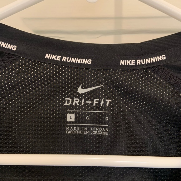 Nike black workout tshirt - Picture 3 of 5